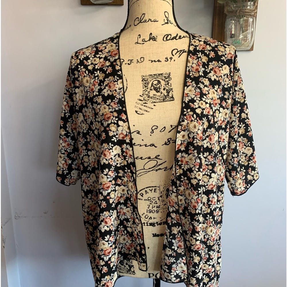 LulaRoe floral kimono‎ cardigan